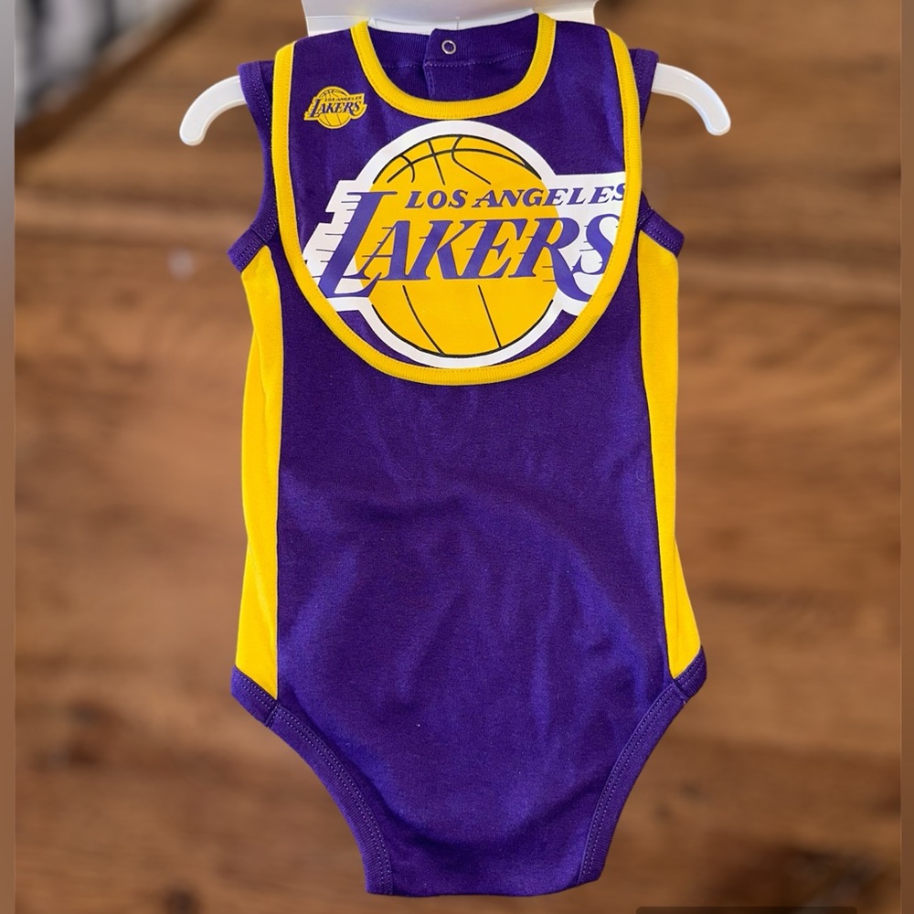 NBA Lakers 3 piece bodysuit size 24m, NWT includes bib and booties, Authentic